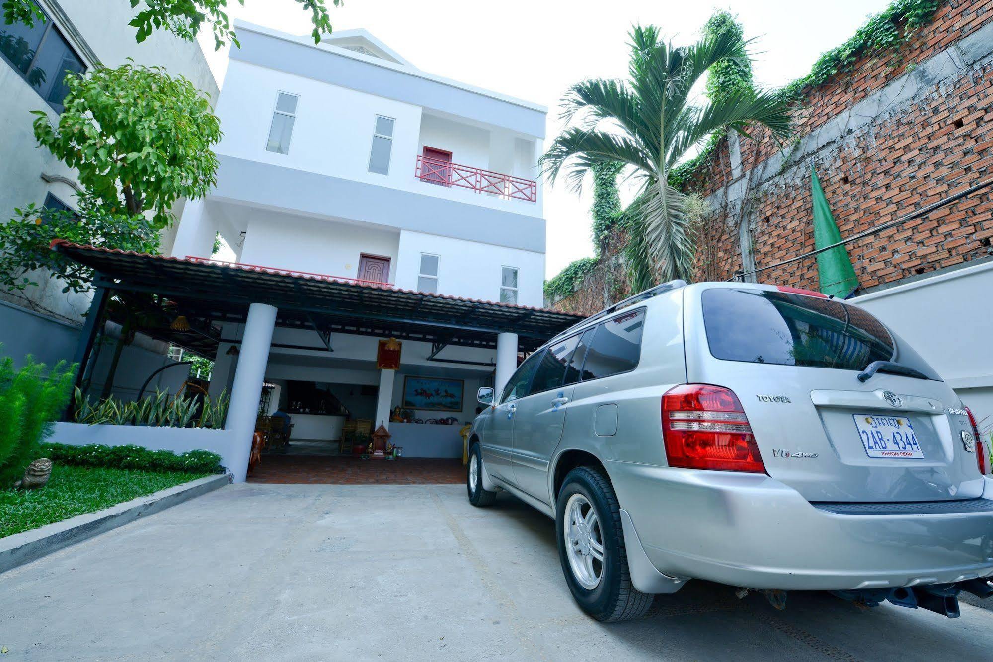 Mowin Boutique Hotel & Residence Phnom Penh Exterior photo